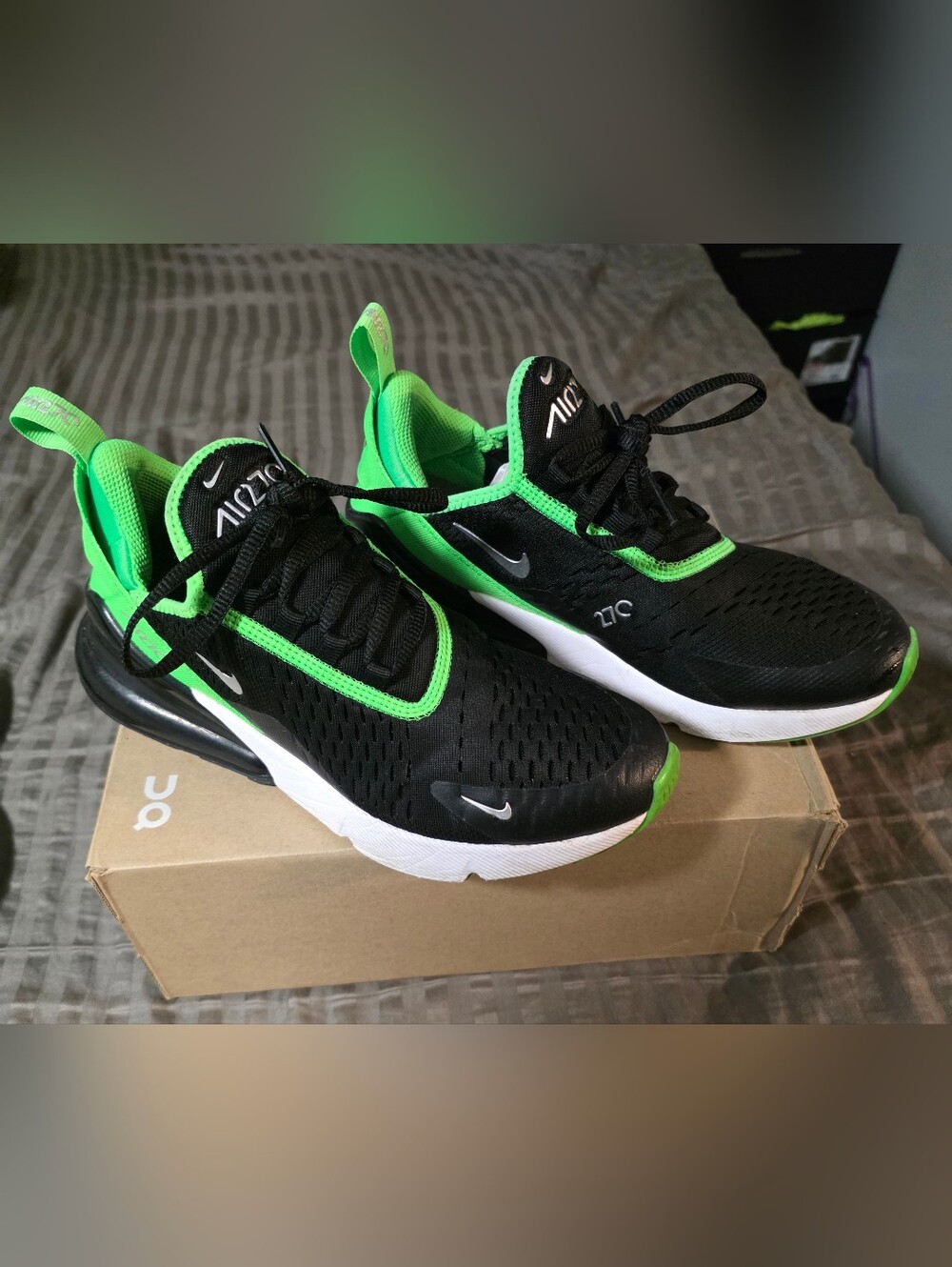 Nike Black and Neon Green Air 270 Sport Sneakers Youth 6 = Womens 7.5